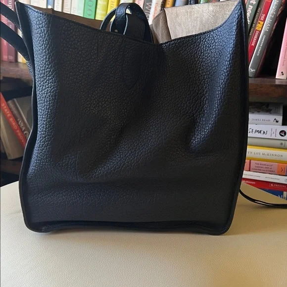 Céline Medium Phantom Bag Textured Calf, Dark Blue Gold Hardware - Picture 8 of 16